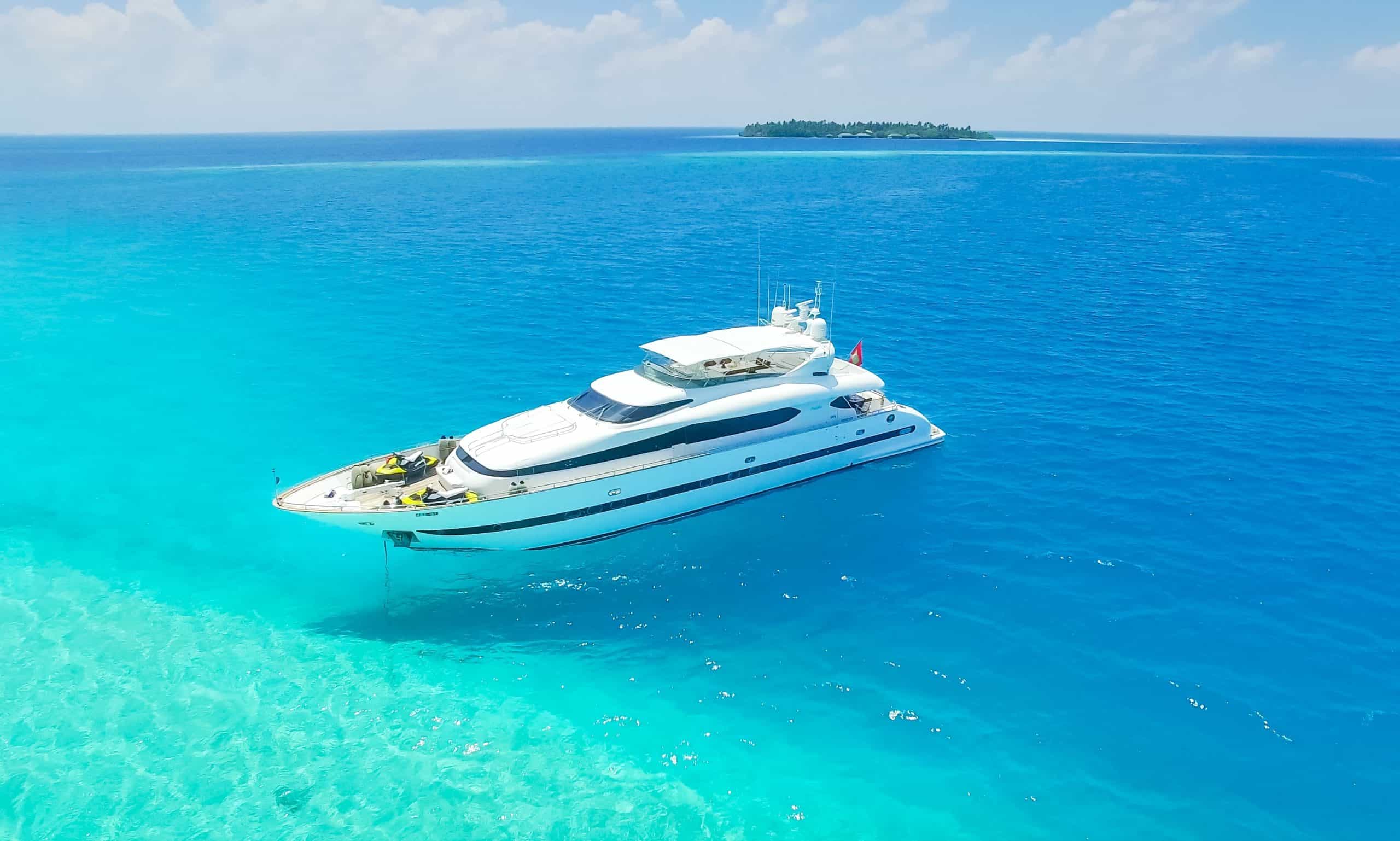 rent a yacht maldives